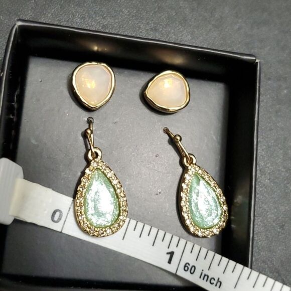 *Sale* Avon gold tone earring set - Picture 6 of 10